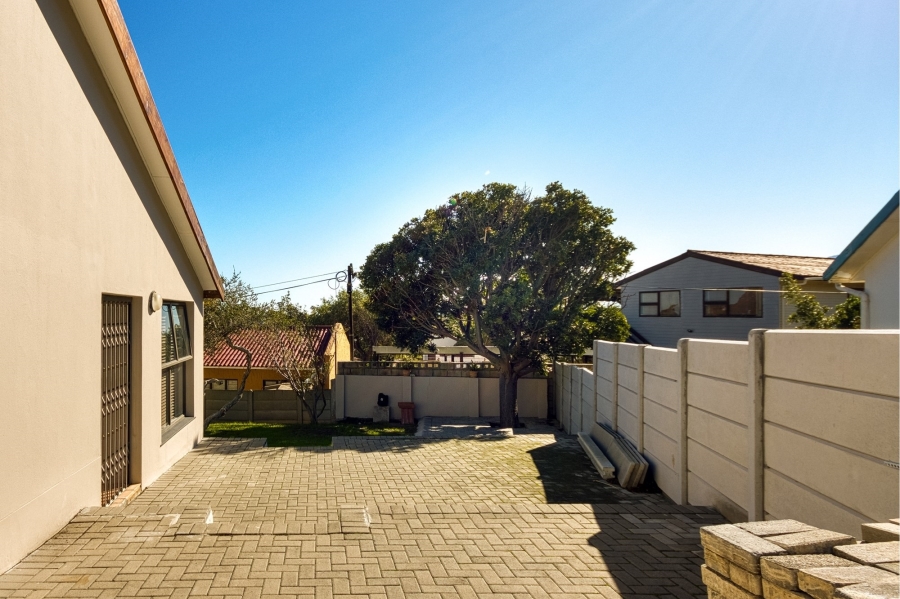 3 Bedroom Property for Sale in Mountainside Western Cape